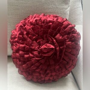 Pre-Owned Set of Two Elegant Red Decorative Pillow